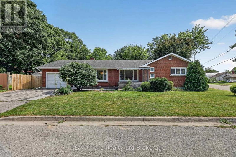 58 Victoria Street, Tillsonburg, Ontario, N4G3Z7, Tillsonburg, Ontario — photo 1 of 5