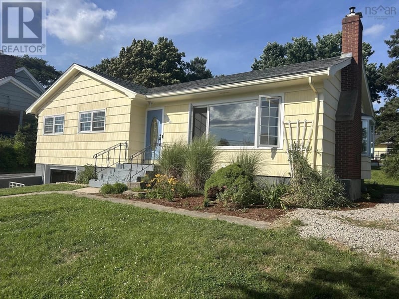 176 Green Street, Lunenburg, Nova Scotia, B0J2C0, Lunenburg, Nova Scotia — photo 1 of 5