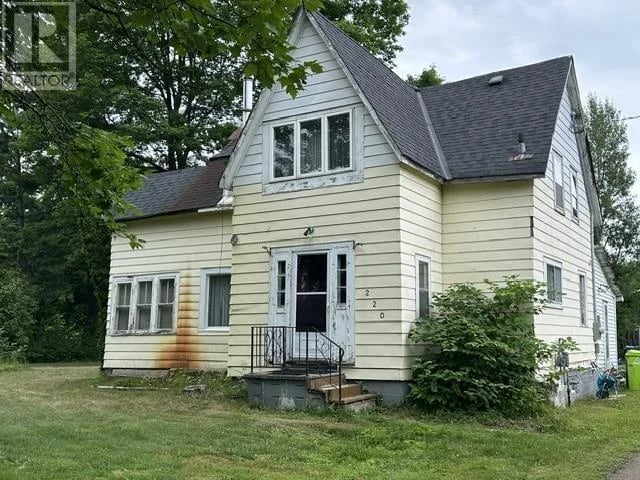 220 Fourth LIN E, Sault Ste. Marie, Ontario, P6A0C3, Sault Ste. Marie, Ontario — photo 1 of 5