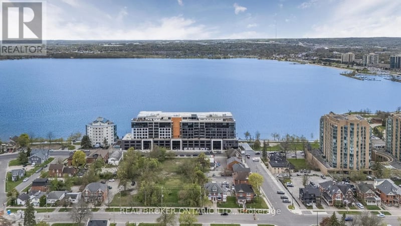 #PH 3 185 Dunlop Street East, Barrie (Lakeshore), Ontario, L4M0L7, Barrie (Lakeshore), Ontario — photo 1 of 5