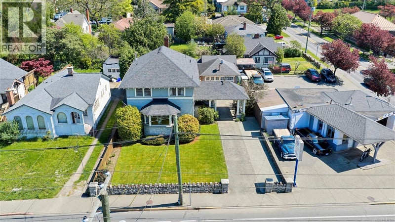 3107 Quadra Street, Victoria, British Columbia, V8X1E9, Victoria, British Columbia — photo 1 of 5