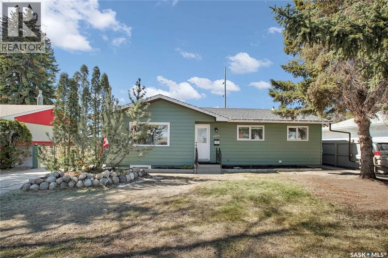 2406 Preston AVENUE S, Saskatoon, Saskatchewan, S7J2G4, Saskatoon, Saskatchewan — photo 1 of 5