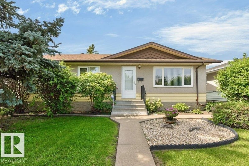 13526 91 ST NW, Edmonton, Alberta, T5E3R1, Edmonton, Alberta — photo 1 of 5