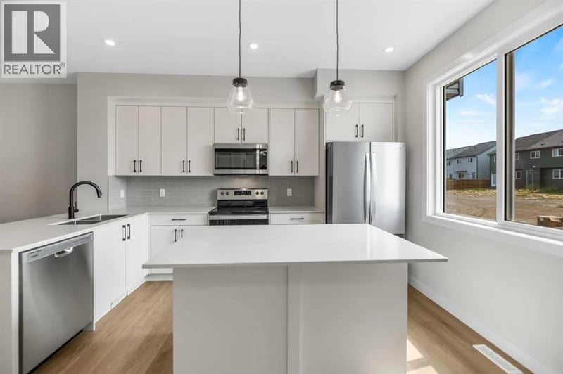 17 Savanna Place Northeast, Calgary, Alberta, T3J5P9, Calgary, Alberta — photo 1 of 5