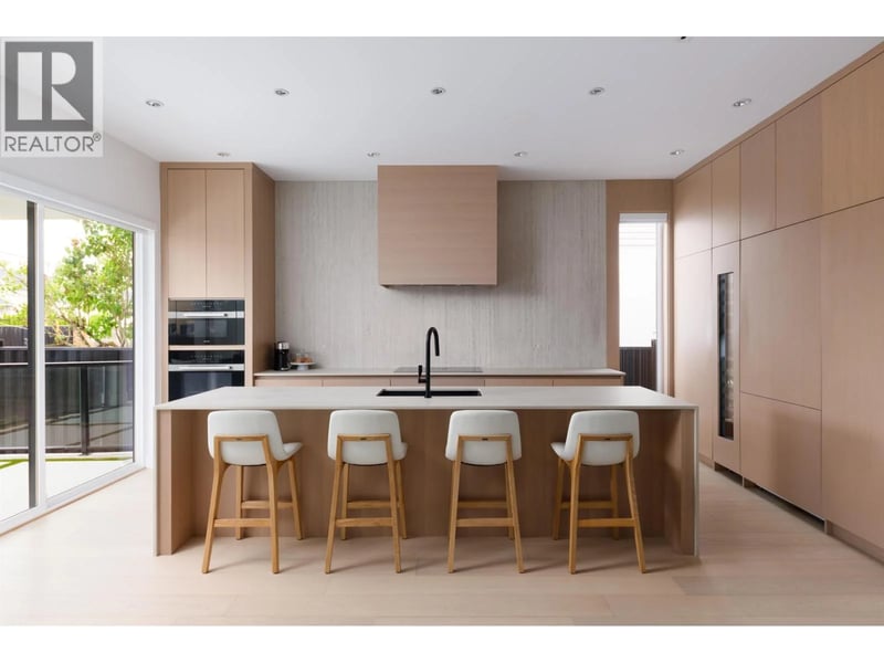 928 CHILLIWACK Street, New Westminster, British Columbia, V3L4V5, New Westminster, British Columbia — photo 1 of 5