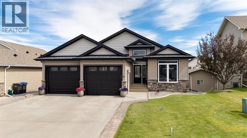 9 Liberty Place, Sylvan Lake, Alberta, T4S0A2, Sylvan Lake, Alberta — photo 1 of 5