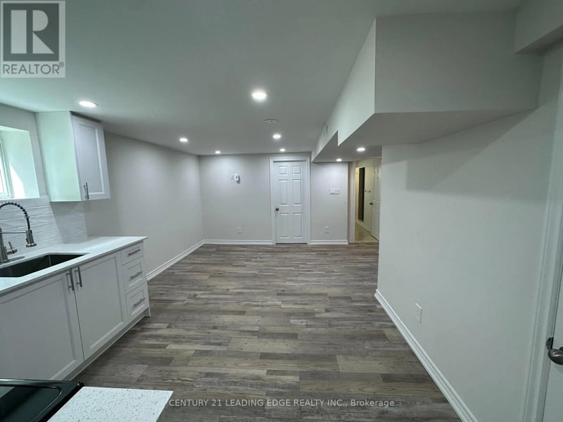 #Bsmt 11 White Abbey Park, Toronto (Wexford-Maryvale), Ontario, M1R4R3, Toronto (Wexford-Maryvale), Ontario — photo 1 of 5