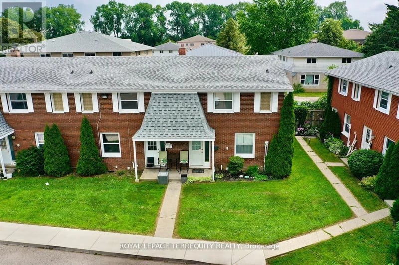 16 Orchard Place, Chatham-Kent, Ontario, N7M1A6, Chatham-Kent, Ontario — photo 1 of 5