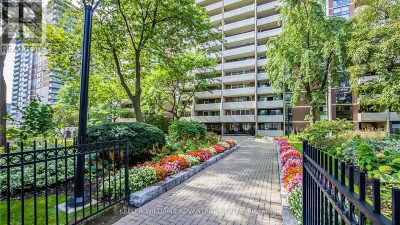 #2216 40 Homewood Avenue, Toronto (Cabbagetown-South St. James Town), Ontario, M4Y2K2, Toronto (Cabbagetown-South St. James Town), Ontario — photo 1 of 5