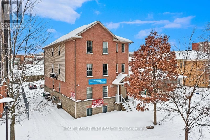 #A 327 Spruce Street, Waterloo, Ontario, N2L3M6, Waterloo, Ontario — photo 1 of 5