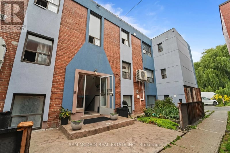 #302 1016 O'connor Drive, Toronto (O'Connor-Parkview), Ontario, M4B2T3, Toronto (O'Connor-Parkview), Ontario — photo 1 of 5