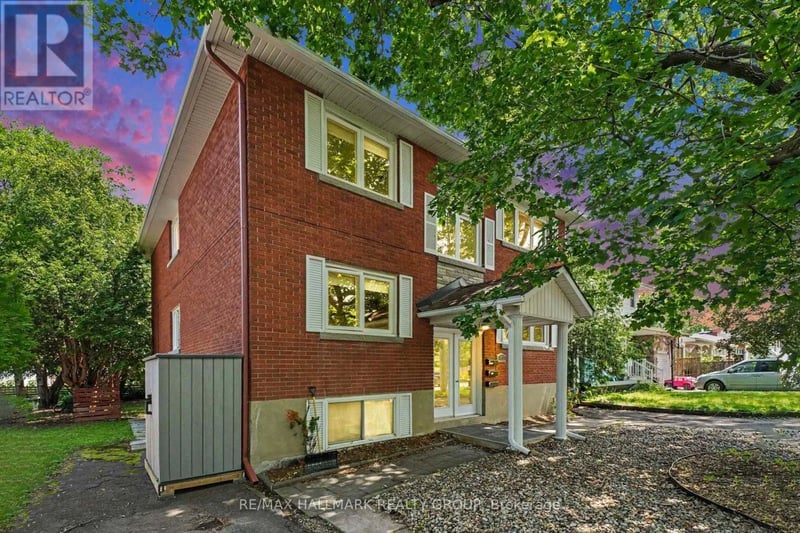 657 Golden Avenue, Ottawa, Ontario, K2A2G3, Ottawa, Ontario — photo 1 of 5
