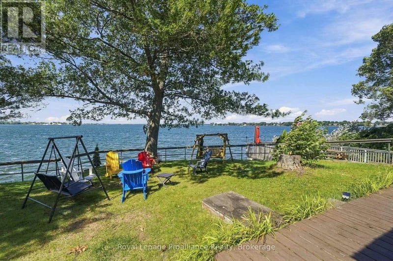 30 Mayne Lane, Prince Edward County (Hallowell Ward), Ontario, K0K2T0, Prince Edward County (Hallowell Ward), Ontario — photo 1 of 5