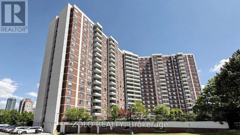#915 20 Edgecliff Golfway, Toronto (Flemingdon Park), Ontario, M3C3A4, Toronto (Flemingdon Park), Ontario — photo 1 of 5