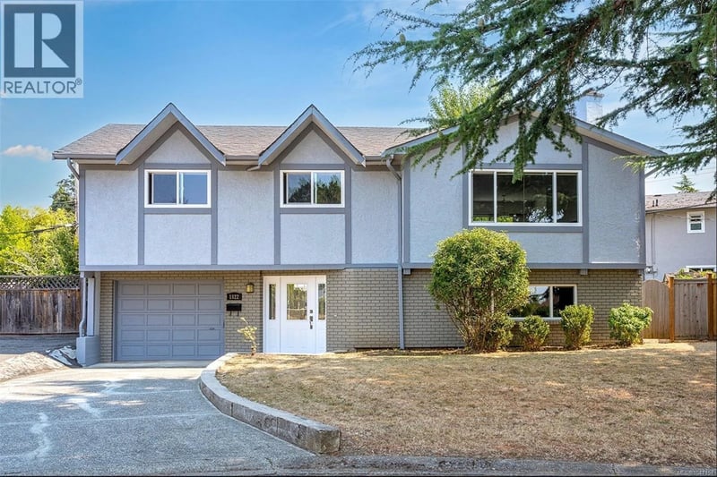 1822 Fairhurst Avenue, Saanich, British Columbia, V8N1P4, Saanich, British Columbia — photo 1 of 5
