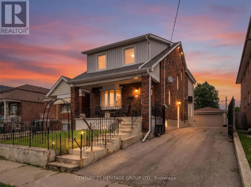 33 Sanderstead Avenue, Toronto (Briar Hill-Belgravia), Ontario, M6E4X6, Toronto (Briar Hill-Belgravia), Ontario — photo 1 of 5