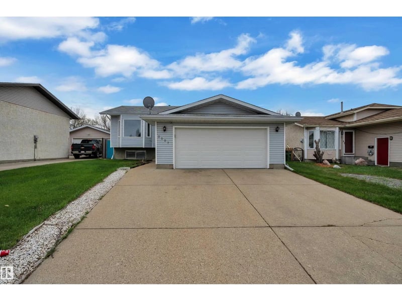 3227 145 AV NW, Edmonton, Alberta, T5Y2E9, Edmonton, Alberta — photo 1 of 5