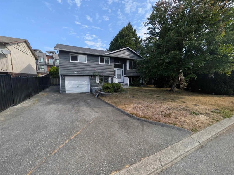 19751 54A Avenue, Langley, British Columbia, V3A3W4, Langley, British Columbia — photo 1 of 5