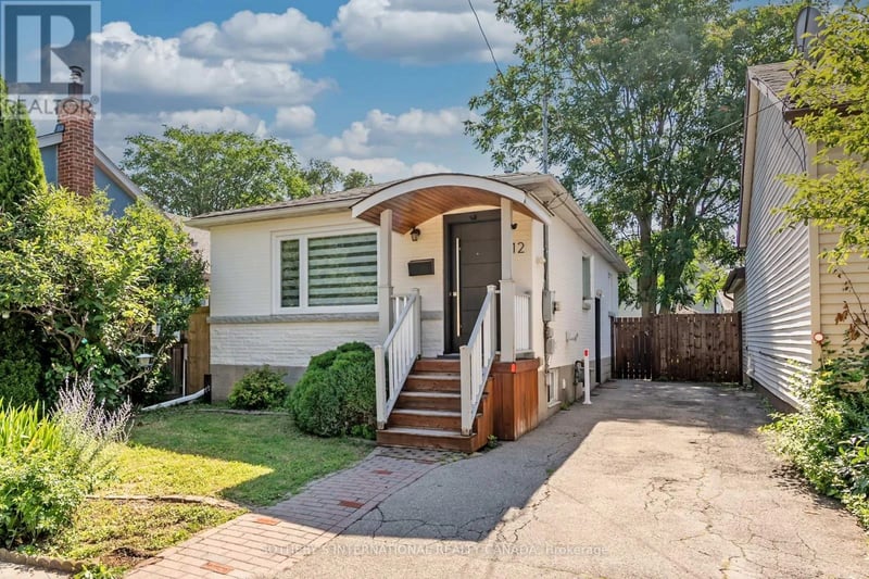 12 Peel Street South, Hamilton (Strathcona), Ontario, L9H3E2, Hamilton (Strathcona), Ontario — photo 1 of 5
