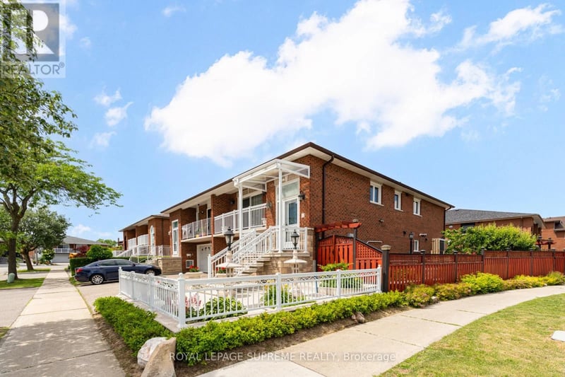 2 Dogleg Court, Toronto (York University Heights), Ontario, M3J3E7, Toronto (York University Heights), Ontario — photo 1 of 5