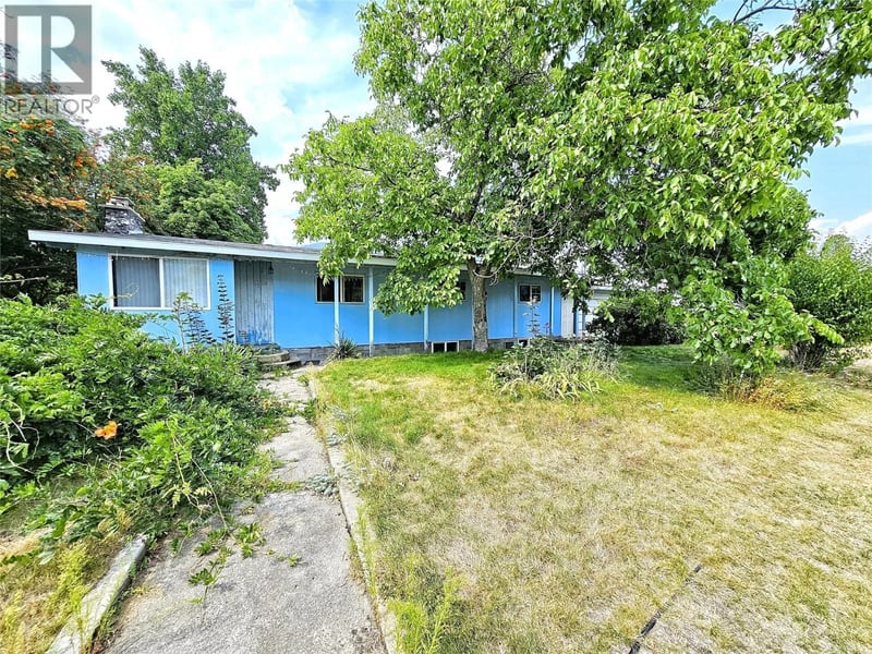 2716 4th Ave Avenue, Castlegar, British Columbia, V1N2S2, Castlegar, British Columbia — photo 1 of 5