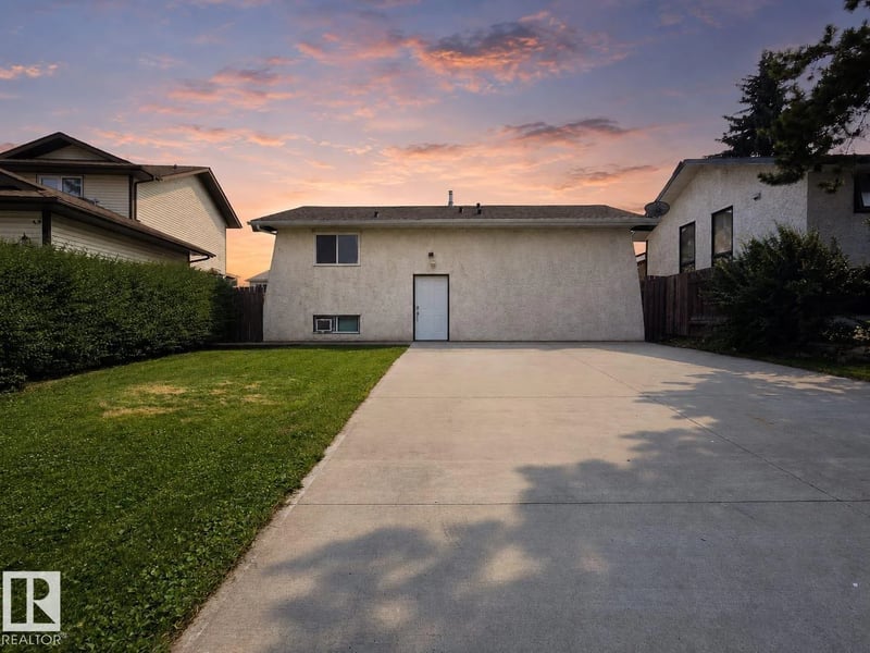 3511 28 AV NW, Edmonton, Alberta, T6L3Y5, Edmonton, Alberta — photo 1 of 5