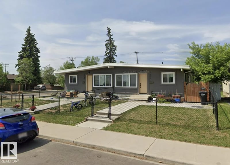 7604 7606 75 ST NW, Edmonton, Alberta, T6C2E9, Edmonton, Alberta — photo 1 of 5
