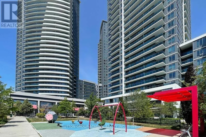 #311 7167 Yonge Street, Markham (Grandview), Ontario, L3T0E1, Markham (Grandview), Ontario — photo 1 of 5