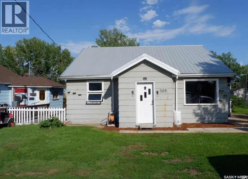 305 1st STREET E, Mossbank, Saskatchewan, S0H3G0, Mossbank, Saskatchewan — photo 1 of 5