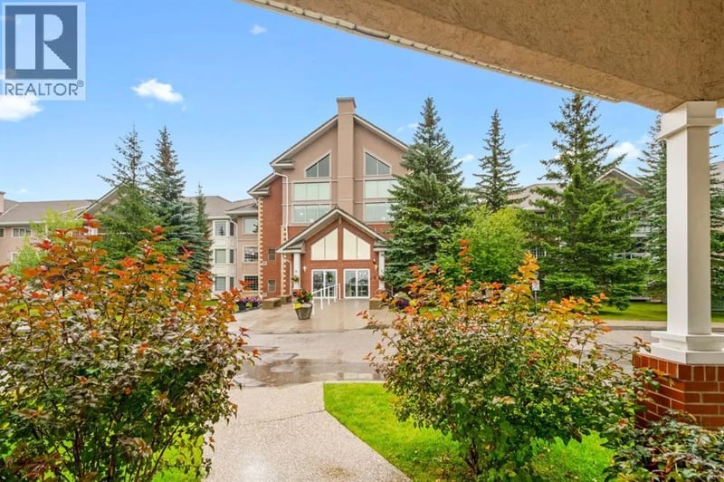 6868 Sierra Morena Boulevard Southwest, Calgary, Alberta, T3H3R6, Calgary, Alberta — photo 1 of 5