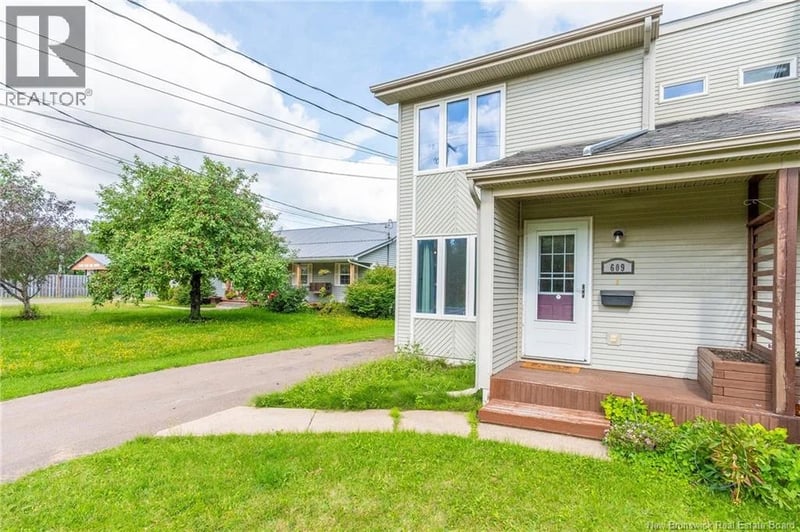 609 Salisbury Road, Moncton, New Brunswick, E1E1B9, Moncton, New Brunswick — photo 1 of 5