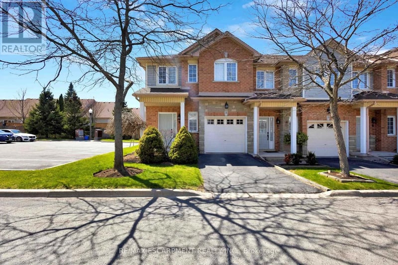 #8 232 Stonehenge Drive, Hamilton (Ancaster), Ontario, L9K1R5, Hamilton (Ancaster), Ontario — photo 1 of 5