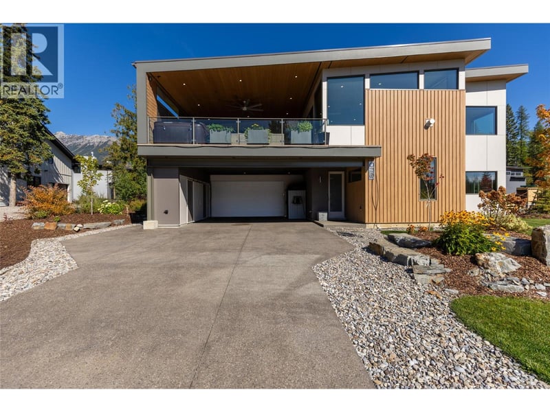 1 Huckleberry Place, Fernie, British Columbia, V0B1M1, Fernie, British Columbia — photo 1 of 5
