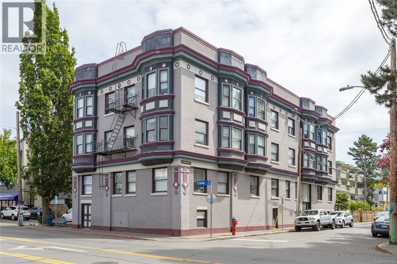 1106 Balmoral Road, Victoria, British Columbia, V8T1B1, Victoria, British Columbia — photo 1 of 5