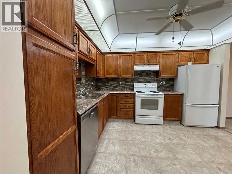 3090 15 Avenue Southeast, Medicine Hat, Alberta, T1B3Z3, Medicine Hat, Alberta — photo 1 of 5