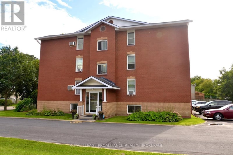 #205 540 Talbot Place, Gananoque, Ontario, K7G3C6, Gananoque, Ontario — photo 1 of 5