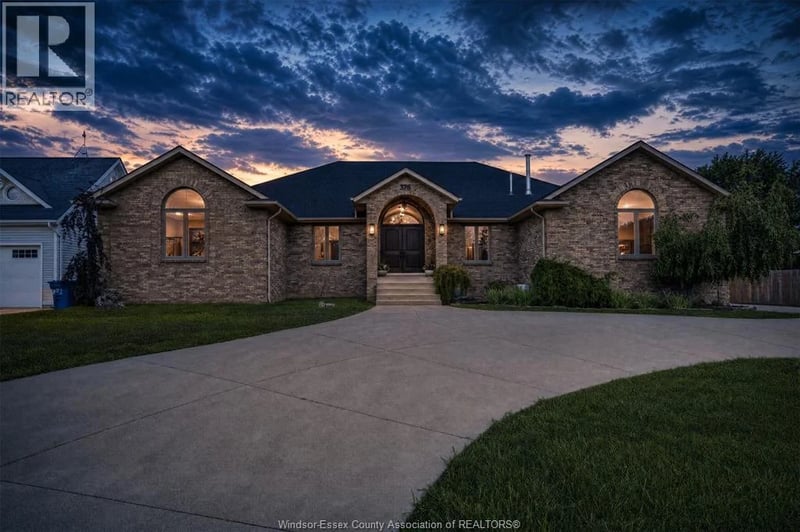 376 ELMSTEAD Road, Lakeshore, Ontario, N8N2L9, Lakeshore, Ontario — photo 1 of 5