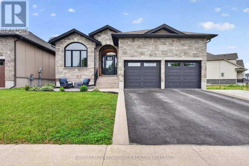 142 Gildersleeve Boulevard, Loyalist (Bath), Ontario, K0H1G0, Loyalist (Bath), Ontario — photo 1 of 5