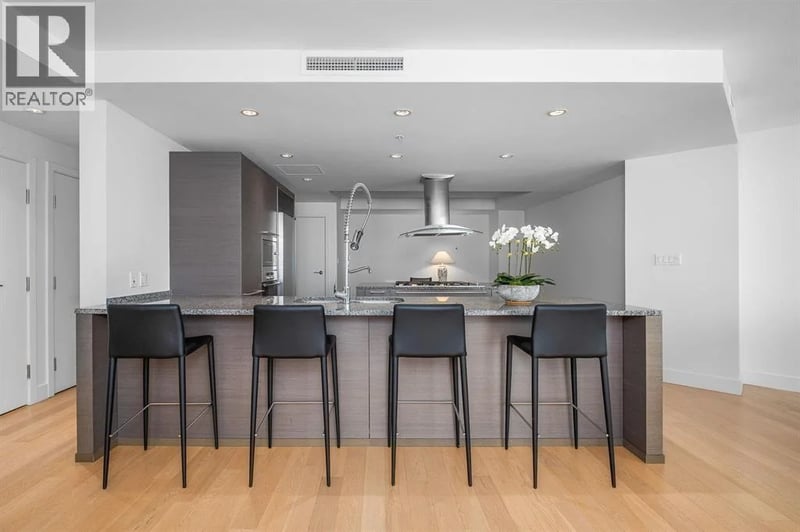 #3X01 1111 ALBERNI Street, Vancouver, British Columbia, V6E4V2, Vancouver, British Columbia — photo 1 of 5