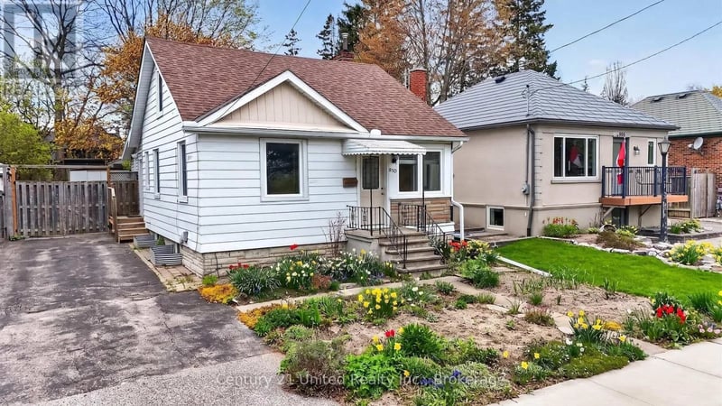 810 Byron Street South, Whitby (Downtown Whitby), Ontario, L1N4R8, Whitby (Downtown Whitby), Ontario — photo 1 of 5