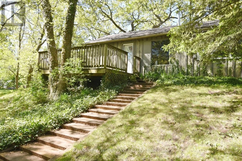 10111 Herbert Street, Lambton Shores (Port Franks), Ontario, N0M2L0, Lambton Shores (Port Franks), Ontario — photo 1 of 5