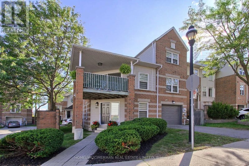 30 Brandy Lane Way, Newmarket (Central Newmarket), Ontario, L3Y8P7, Newmarket (Central Newmarket), Ontario — photo 1 of 5