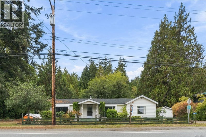 6110 Island Highway West, Qualicum Beach, British Columbia, V9K2E2, Qualicum Beach, British Columbia — photo 1 of 5