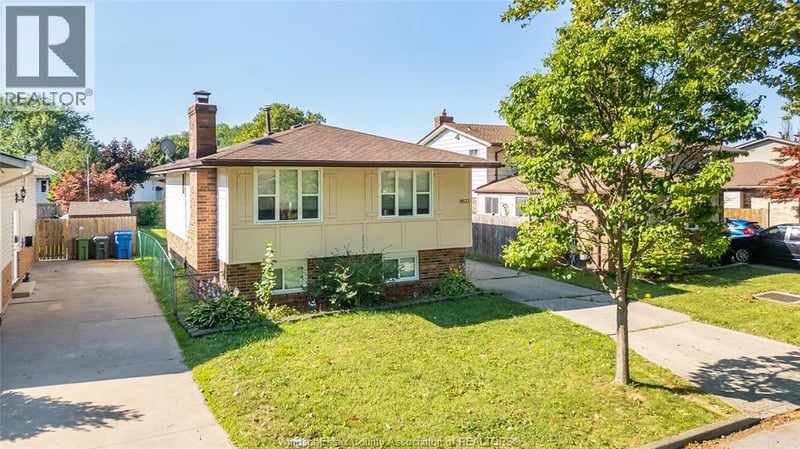 #UPPER 9633 AVERY, Windsor, Ontario, N8R2C1, Windsor, Ontario — photo 1 of 5