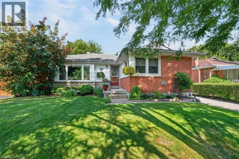 465 SPRINGBANK Crescent, Burlington, Ontario, L7T2W8, Burlington, Ontario — photo 1 of 5
