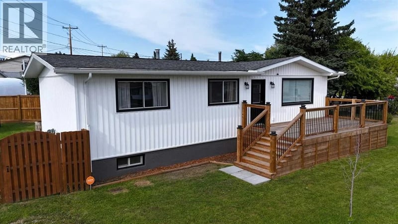 1102 55 Street, Edson, Alberta, T7E1J7, Edson, Alberta — photo 1 of 5