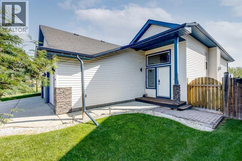 738 Carriage Lane Drive, Carstairs, Alberta, T0M0N0, Carstairs, Alberta — photo 1 of 5