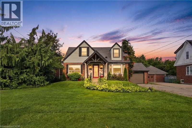 35 CENTENNIAL Parkway South, Hamilton, Ontario, L8G2C1, Hamilton, Ontario — photo 1 of 5