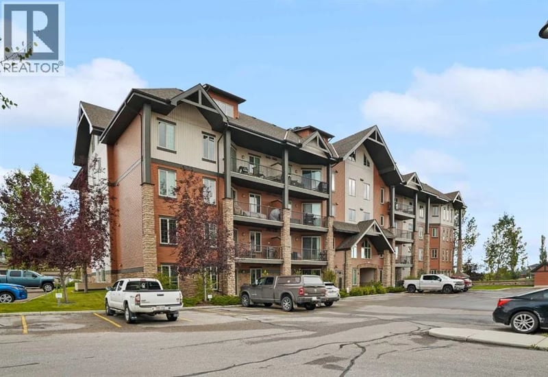15 Sunset Square Northeast, Cochrane, Alberta, T4C0E7, Cochrane, Alberta — photo 1 of 5