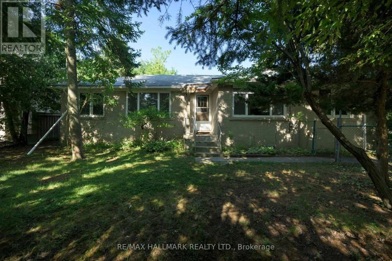 4 Crestview Road, King (Nobleton), Ontario, L0G1N0, King (Nobleton), Ontario — photo 1 of 5